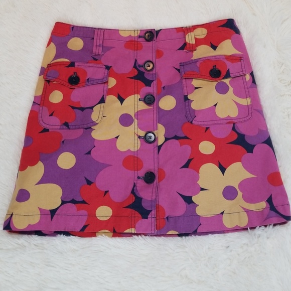 Boden Dresses & Skirts - Cute Flowered Patterned Skirt